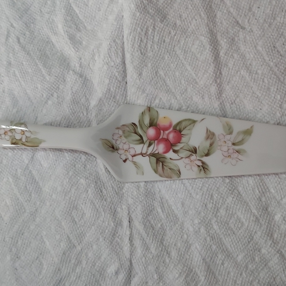 Andrea by Sadek Porcelain Berries&Flowers Cake/Pie Server Multicolor
